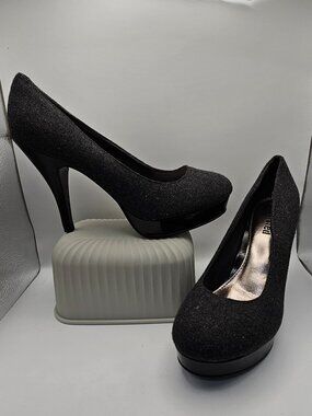 Unlisted by Kenneth Cole “File” Black Glitter Hidden Platform Pumps – Size 9